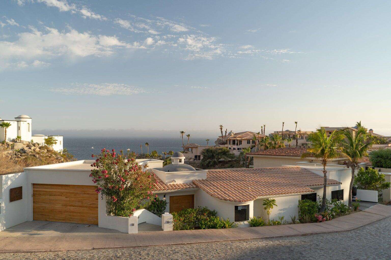 Los Cabos Magisterial English: This duplex offers a solid opportunity for investors looking for cash flow and future appreciation in San José del Cabo. The property includes both apartments sold together as one legal unit. Located in Colonia Magisterial, an area with strong rental demand, this property is ideal for long-term tenants, workforce housing, or future remodeling projects. With limited renovation work, the duplex can substantially increase in value and rental income potential. Español: Este dúplex representa una sólida oportunidad para inversionistas que buscan flujo de efectivo y plusvalía futura en San José del Cabo. La propiedad incluye ambos departamentos vendidos juntos como una sola unidad legal. Ubicada en la colonia Magisterial, una zona con alta demanda de renta, esta propiedad es ideal para arrendamiento a largo plazo, vivienda para trabajadores o futuros proyectos de remodelación. Con una inversión limitada en mejoras, el dúplex puede incrementar considerablemente su valor y potencial de ingresos for sale