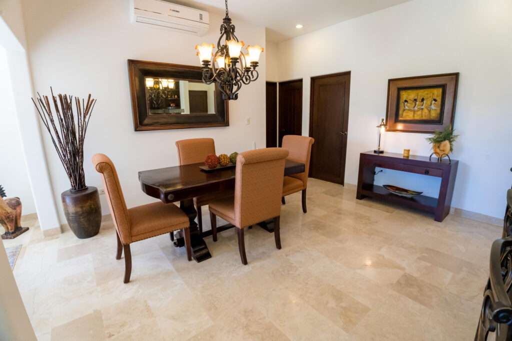 Los Cabos Villas Del Sol Condo located in Villas del Sol on Lázaro Cárdenas Blvd in Cabo San Lucas, offering a strategic location just minutes from Medano Beach, Cabo Marina, downtown, restaurants, and commercial areas. This 115 m² unit features two bedrooms, two full bathrooms, living and dining area, equipped kitchen, service/laundry area, and one assigned parking space. The property offers functional spaces with good natural light and comfortable layout. The community includes a swimming pool with palapa and well-maintained common areas. Ideal for residential use or as a long-term rental investment due to its proximity to the main attractions and services of Cabo San Lucas. The price is in Pesos: for sale