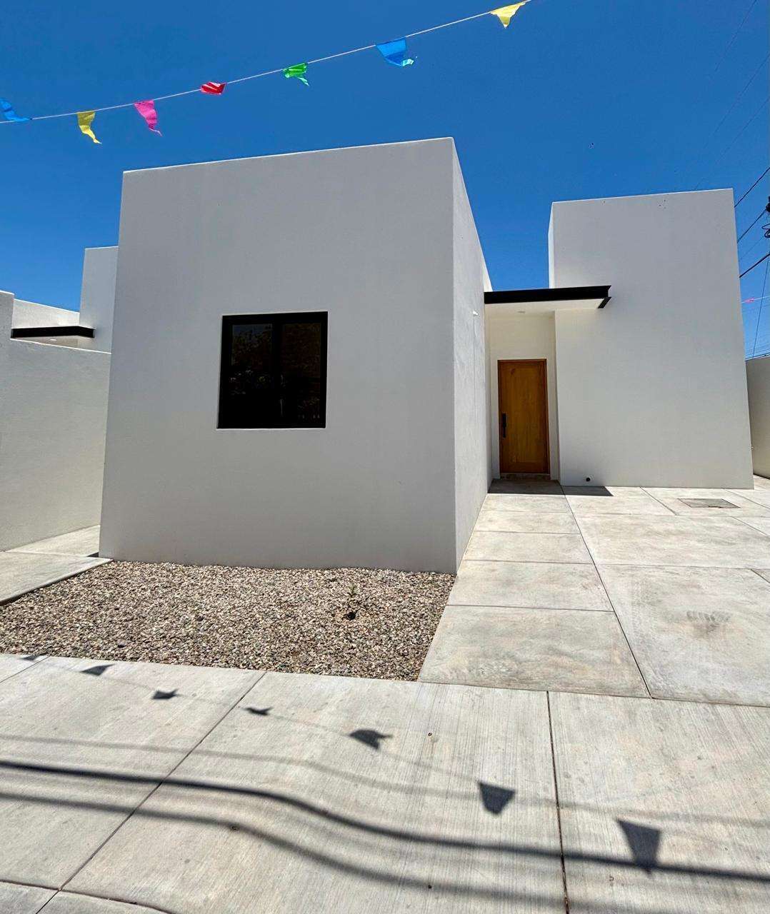 Los Cabos Terranova Terranova Residencial Hermosa casa amueblada y lista para habitar. Cuenta con 3 amplias recámaras (2 con terraza), 2.5 baños, sala, cocina y comedor y cisterna de 5,000L. Disfruta del patio privado con asador y horno para pizza.Acceso a áreas comunes con enorme jardín, juegos infantiles, Pet Park, pérgola y asador. Seguridad 24/7 con videovigilancia!* * * * * * * * *This fully furnished house is move-in ready, featuring 3 spacious bedrooms (2 with terraces), 2.5 bathrooms, living room, kitchen, dining area and 5,000 L water cistern. Enjoy a private patio with a BBQ & traditional pizza hovenAccess to common areas with a garden, pergola, kids & pets playground, and BBQ space24/7 security & video recording! for sale