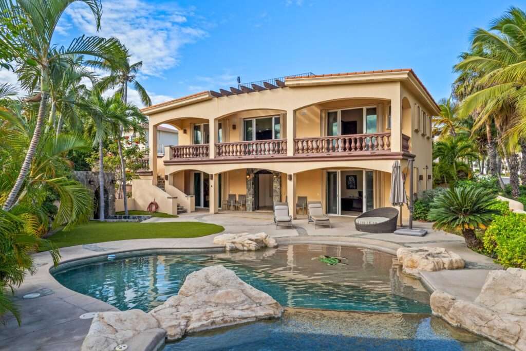 Los Cabos El Tezal-Oceanside:General Located along the highly sought-after Cabo Corridor, this charming 2-bedroom, 2-bathroom open-concept home is set within a lush, private garden oasis filled with mature tropical landscaping. The seamless indoor-outdoor layout flows effortlessly into a stunning lagoon-style pool, creating a peaceful, resort-like setting ideal for relaxing or entertaining.With its expansive grounds and prime location on the corridor just minutes from downtown Cabo San Lucas, the property offers incredible flexibility. Whether envisioned as a private residence, boutique event space and hotel, or future condo development, this is a rare opportunity to own a versatile property in one of Cabo's fastest-growing areas. – 2 Punta Gorda, San Jose del Cabo, BS