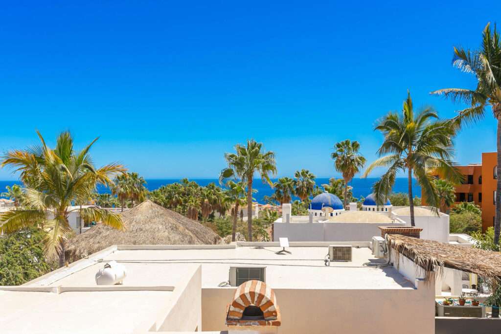 Los Cabos Cabo Bello Completely renovated 5-bedroom house just 2 blocks from a swimmable beach. The house can sleep 15 people which makes it a desirable rental for large families. A heated pool with large jacuzzi to relax and enjoy family time. Great ocean – 25 Fray Junipero Sierra, Cabo Corridor, BS