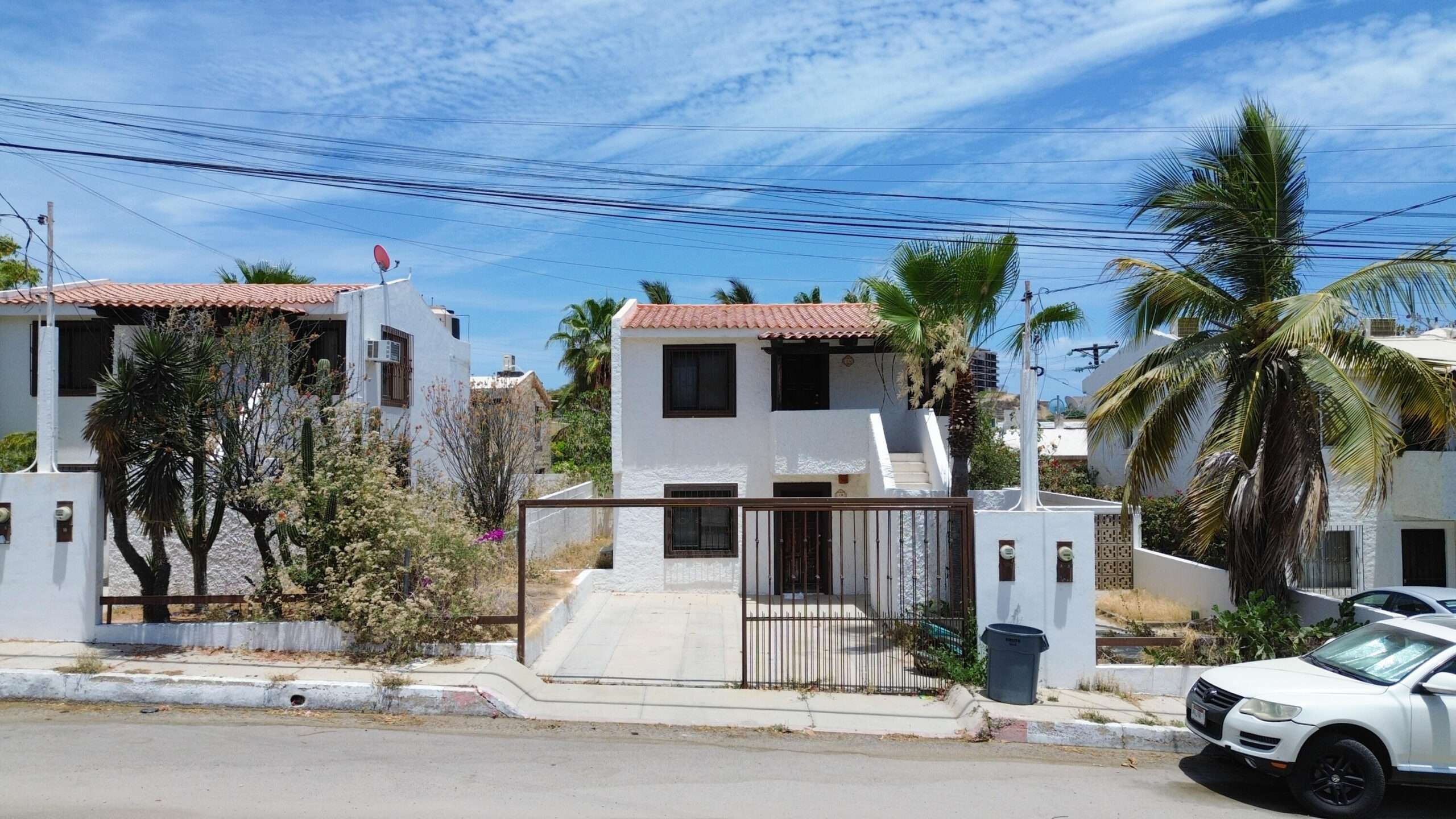 Los Cabos Magisterial English: This duplex offers a solid opportunity for investors looking for cash flow and future appreciation in San José del Cabo. The property includes both apartments sold together as one legal unit. Located in Colonia Magisterial, an area with strong rental demand, this property is ideal for long-term tenants, workforce housing, or future remodeling projects. With limited renovation work, the duplex can substantially increase in value and rental income potential. Español: Este dúplex representa una sólida oportunidad para inversionistas que buscan flujo de efectivo y plusvalía futura en San José del Cabo. La propiedad incluye ambos departamentos vendidos juntos como una sola unidad legal. Ubicada en la colonia Magisterial, una zona con alta demanda de renta, esta propiedad es ideal para arrendamiento a largo plazo, vivienda para trabajadores o futuros proyectos de remodelación. Con una inversión limitada en mejoras, el dúplex puede incrementar considerablemente su valor y potencial de ingresos for sale