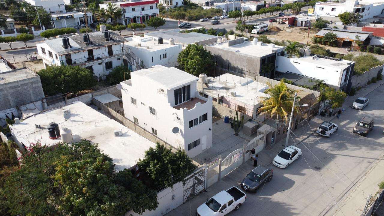 Los Cabos Magisterial English: This duplex offers a solid opportunity for investors looking for cash flow and future appreciation in San José del Cabo. The property includes both apartments sold together as one legal unit. Located in Colonia Magisterial, an area with strong rental demand, this property is ideal for long-term tenants, workforce housing, or future remodeling projects. With limited renovation work, the duplex can substantially increase in value and rental income potential. Español: Este dúplex representa una sólida oportunidad para inversionistas que buscan flujo de efectivo y plusvalía futura en San José del Cabo. La propiedad incluye ambos departamentos vendidos juntos como una sola unidad legal. Ubicada en la colonia Magisterial, una zona con alta demanda de renta, esta propiedad es ideal para arrendamiento a largo plazo, vivienda para trabajadores o futuros proyectos de remodelación. Con una inversión limitada en mejoras, el dúplex puede incrementar considerablemente su valor y potencial de ingresos for sale