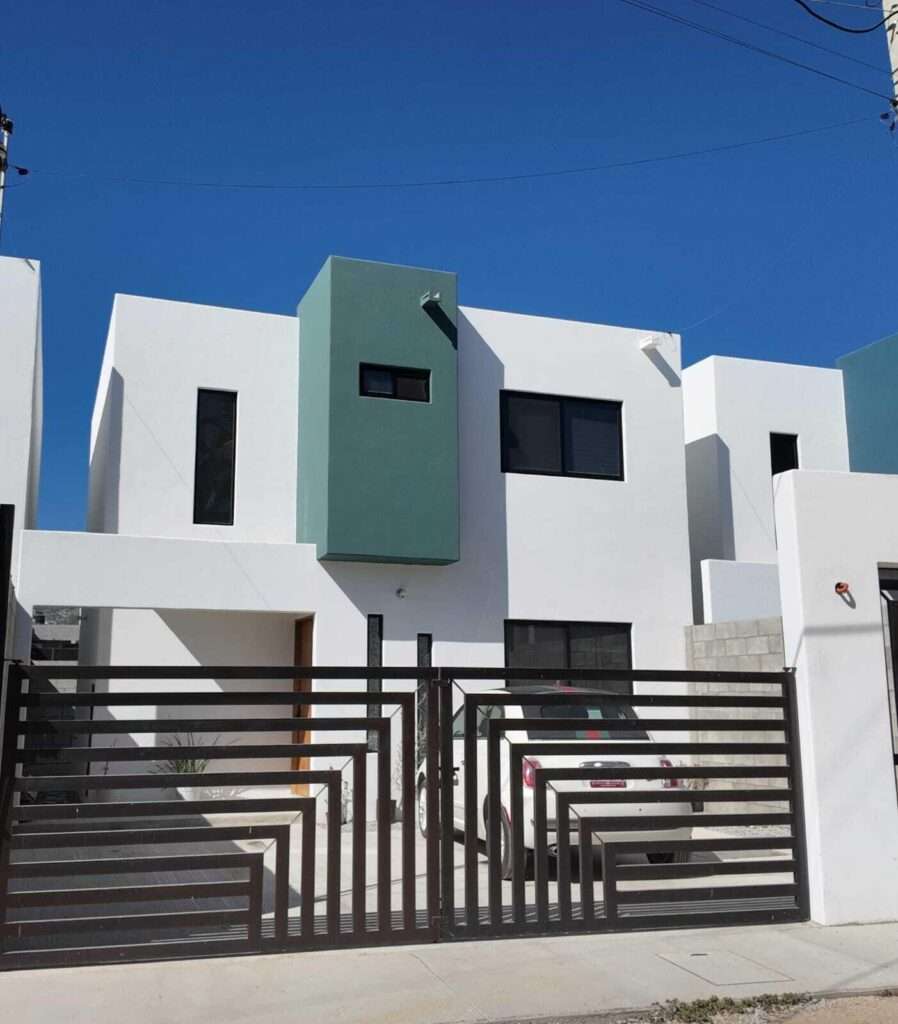 Los Cabos Ampliacion El Zacata EN VENTA CASA DE ENMEDIO, Col. Zacatal San José de Cabo.Esta casa se encuentra en un estado impecable, prácticamente nueva. Cuenta con recamara master con baño. 2 recamaras con closet. Todas las recamaras con aire acondicionado y closet. Estancia de sala y comedor con aire acondicionado. Total 2.5 baños. Amplio patio. Cisterna de 5,000 litros y tinaco de 1,100 litros. Tanque de gas LP estacionario. Calentador. Equipo hidroneumático. Conexiones listas para cocina y lavadora. Ubicada cerca de Oxxo, Chedraui, Smart Fit. Tienda Ley y Starbucks, escuelas y restaurantes. Vías rápidas por boulevard Forjadores y a 3 minutos de carretera Transpeninsular. – 5 Dr Agustin Torres, San Jose del Cabo, BS