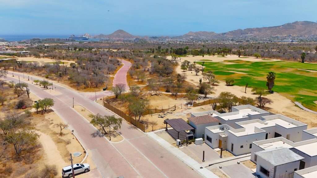 Los Cabos Csl C/Club Golf Are you a golf lover? This project is a dream come true. Located just minutes from some of the world's most famous beaches and facing a golf course, enjoy unforgettable California-style – 715 Carlos's Way, Cabo Corridor, BS