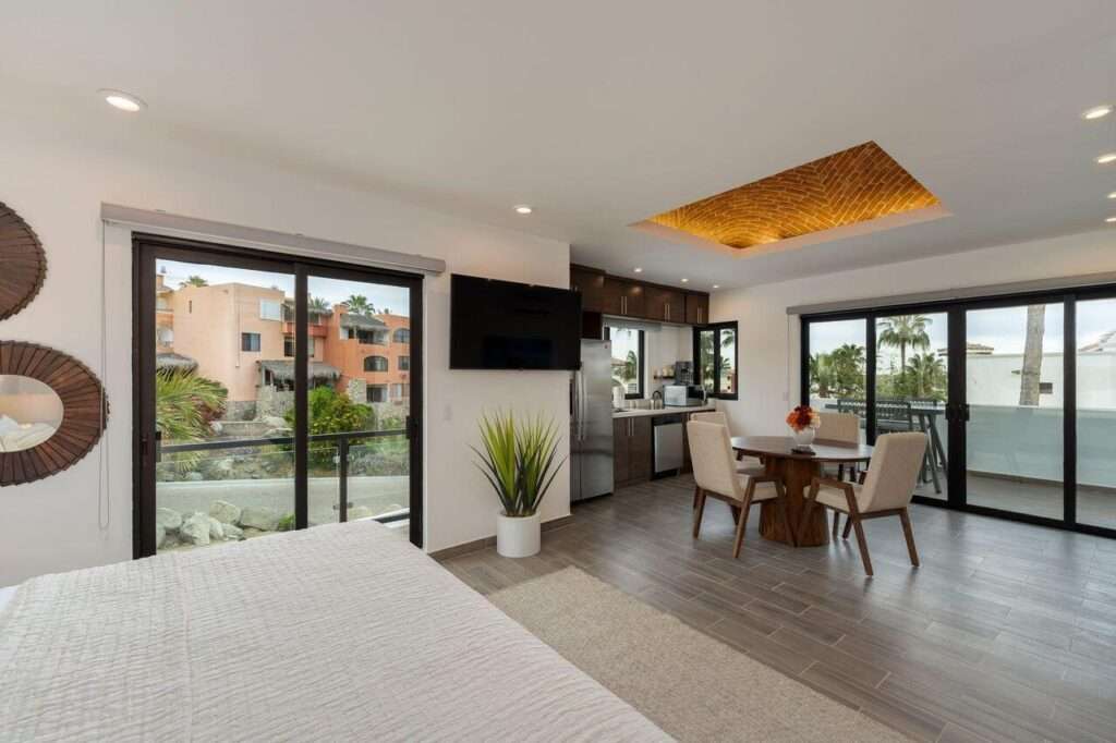 Los Cabos Hacienda Campestre Beautiful 3 bedroom home with additional nanny(maids)quarters, roof top terrace and a garage backing onto the 13th fairway of the prestigious Club Campestre Golf course. Here is your opportunity to own a piece of the established and very sought after community of Hacienda in Campestre. Surrounded by lush green landscape and over head ocean – 9 Camino a la Playa, Cabo Corridor, BS