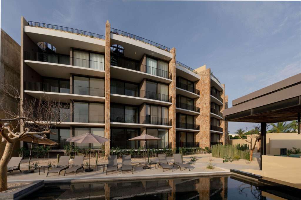 Los Cabos Peninsula A unique penthouse opportunity at the Peninsula Golf Course Condominium, ideally situated in the Hotel Zone of San Jose del Cabo.Prime ocean-side location within the complex, situated on a no-thru road surrounded by the golf course. The unit is within walking distance of the beach, Plaza Pescador, Old and Magic Town, the Art District Walk, and numerous restaurants.This unit features two bedrooms, two bathrooms, and an open-concept living area leading to a large outdoor patio with ocean – AV. Crispin Cesena, Cabo Corridor, BS