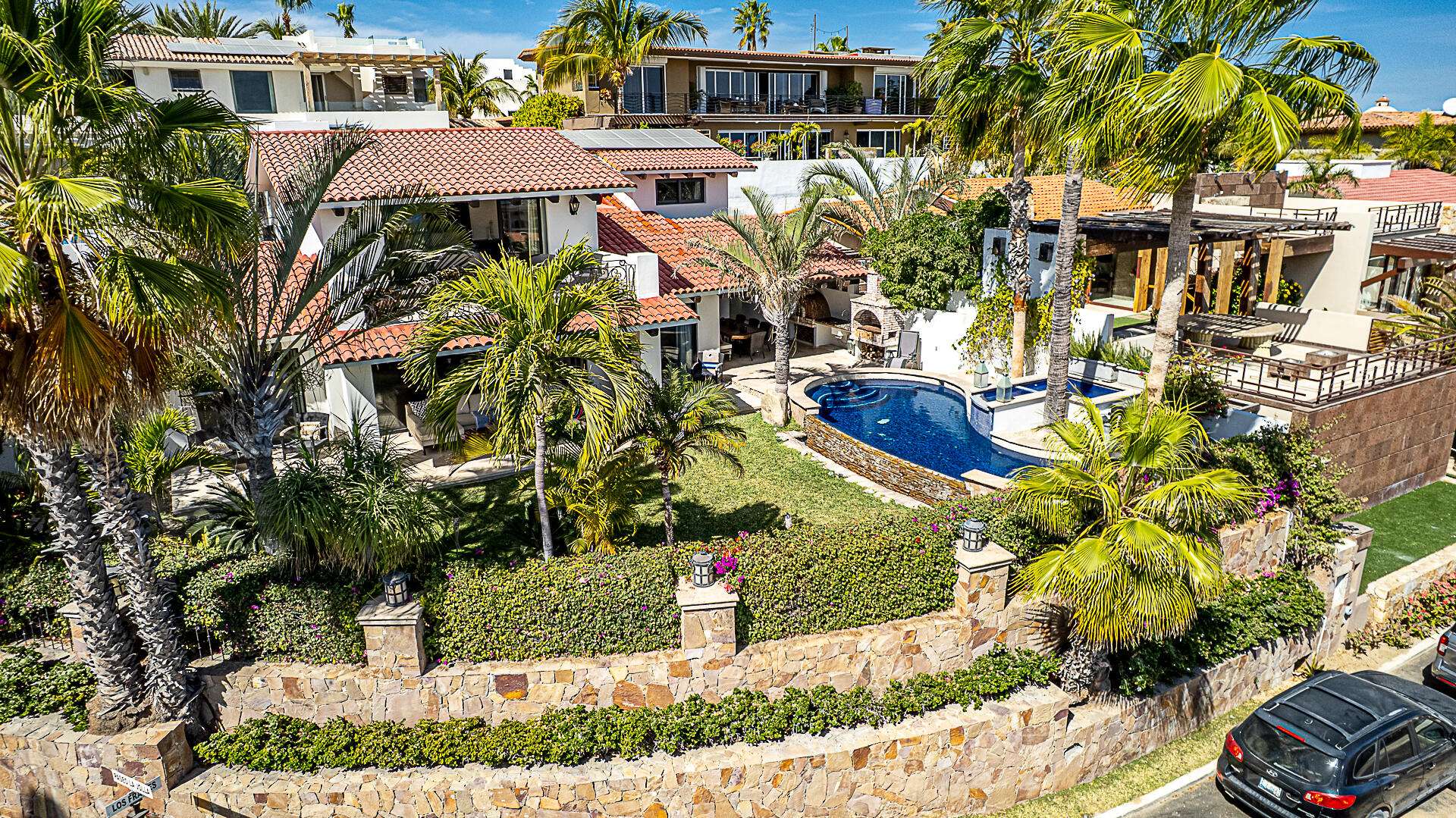 Los Cabos Residencial La Jolla Casa Tigre is located in La Jolla, a well-positioned community offering convenient access to San José del Cabo and the corridor. This house has ocean for sale