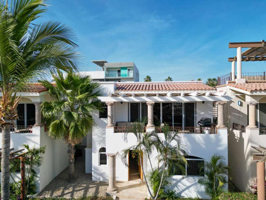 Los Cabos Magisterial English: This duplex offers a solid opportunity for investors looking for cash flow and future appreciation in San José del Cabo. The property includes both apartments sold together as one legal unit. Located in Colonia Magisterial, an area with strong rental demand, this property is ideal for long-term tenants, workforce housing, or future remodeling projects. With limited renovation work, the duplex can substantially increase in value and rental income potential. Español: Este dúplex representa una sólida oportunidad para inversionistas que buscan flujo de efectivo y plusvalía futura en San José del Cabo. La propiedad incluye ambos departamentos vendidos juntos como una sola unidad legal. Ubicada en la colonia Magisterial, una zona con alta demanda de renta, esta propiedad es ideal para arrendamiento a largo plazo, vivienda para trabajadores o futuros proyectos de remodelación. Con una inversión limitada en mejoras, el dúplex puede incrementar considerablemente su valor y potencial de ingresos – Camino El Tezal, Cabo Corridor, BS