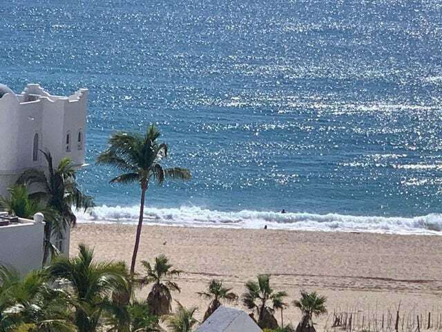 Los Cabos Sjd D/Town:General Well-located 2 or 3 bedroom condo in a unbeatable area, within walking distance to restaurants, downtown San José del Cabo, and shopping. Designed and equipped for vacation rentals, this unit features a beautiful entrance, 2.5 bathrooms, and a flexible, neutral style that easily adapts to any taste or Airbnb concept. A must-see property highly recommended to experience it in person. for sale
