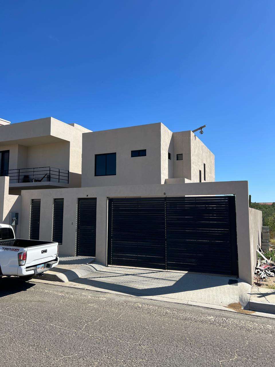 Los Cabos El Tezal W:General Modern residence located in the highly desirable El Tezal West neighborhood of Cabo San Lucas, with easy access via paved roads. This property is conveniently close to Costco, Fresko, gyms, pharmacies, restaurants, and shopping, while downtown Cabo San Lucas and the Marina are just a 10-minute drive away.The home features a spacious open floor plan with no HOA, offering three bedrooms two and a half baths, with the potential to add a fourth bedroom, pool or terrace and functional living spaces. Additional highlights include mountain and partial ocean for sale