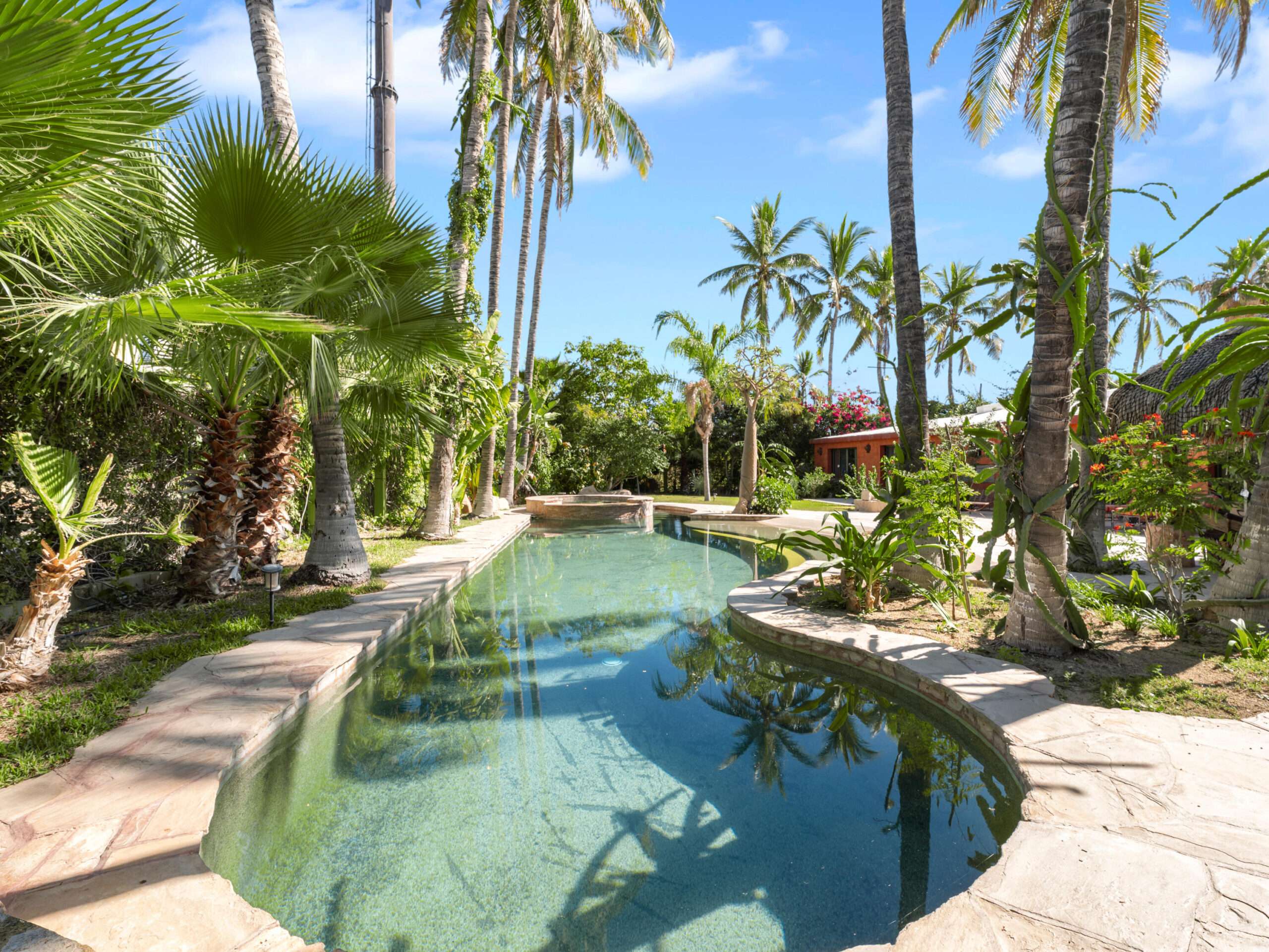 Los Cabos Magisterial English: This duplex offers a solid opportunity for investors looking for cash flow and future appreciation in San José del Cabo. The property includes both apartments sold together as one legal unit. Located in Colonia Magisterial, an area with strong rental demand, this property is ideal for long-term tenants, workforce housing, or future remodeling projects. With limited renovation work, the duplex can substantially increase in value and rental income potential. Español: Este dúplex representa una sólida oportunidad para inversionistas que buscan flujo de efectivo y plusvalía futura en San José del Cabo. La propiedad incluye ambos departamentos vendidos juntos como una sola unidad legal. Ubicada en la colonia Magisterial, una zona con alta demanda de renta, esta propiedad es ideal para arrendamiento a largo plazo, vivienda para trabajadores o futuros proyectos de remodelación. Con una inversión limitada en mejoras, el dúplex puede incrementar considerablemente su valor y potencial de ingresos for sale