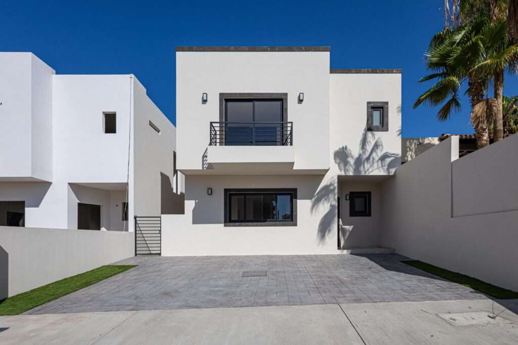 Los Cabos Palma Real Pre-salePalma Real is a quiet, peaceful, and private community, where you'll be able to find spacious and beautiful houses with 3 bedrooms, 2.5 bathrooms, 2 car parking, kitchen with granite counter top, closets, 10,000L water tank, and patio. Pool and common area, ideal to spend time with friends and family. Located near major shopping malls, banks, gas stations, cinema, and city center. Excellent investment opportunity due to its price and finishes. Upgrade: Garage Pergola – D1 Palma Real, Cabo San Lucas, BS