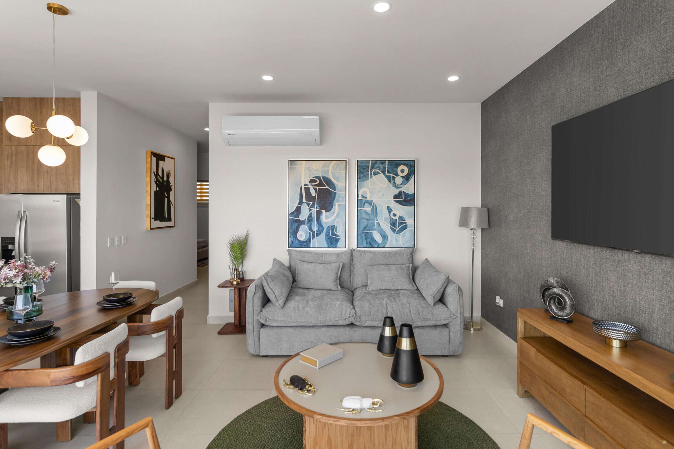 Los Cabos Sjd D/Town:General Three-bedroom on the fourth floor. Equipped with appliances and air conditioning, perfect for investment or to live, it is located in the heart of San José del Cabo, you can walk to restaurants, galleries, the beach, shops, not to mention that it is right next to Centenario Avenue which allows easy access to the transpeninsular highway, to the Roas to Puerto los Cabos and Cabo del Este. The building has underground parking, elevator and a rooftop with a beautiful for sale