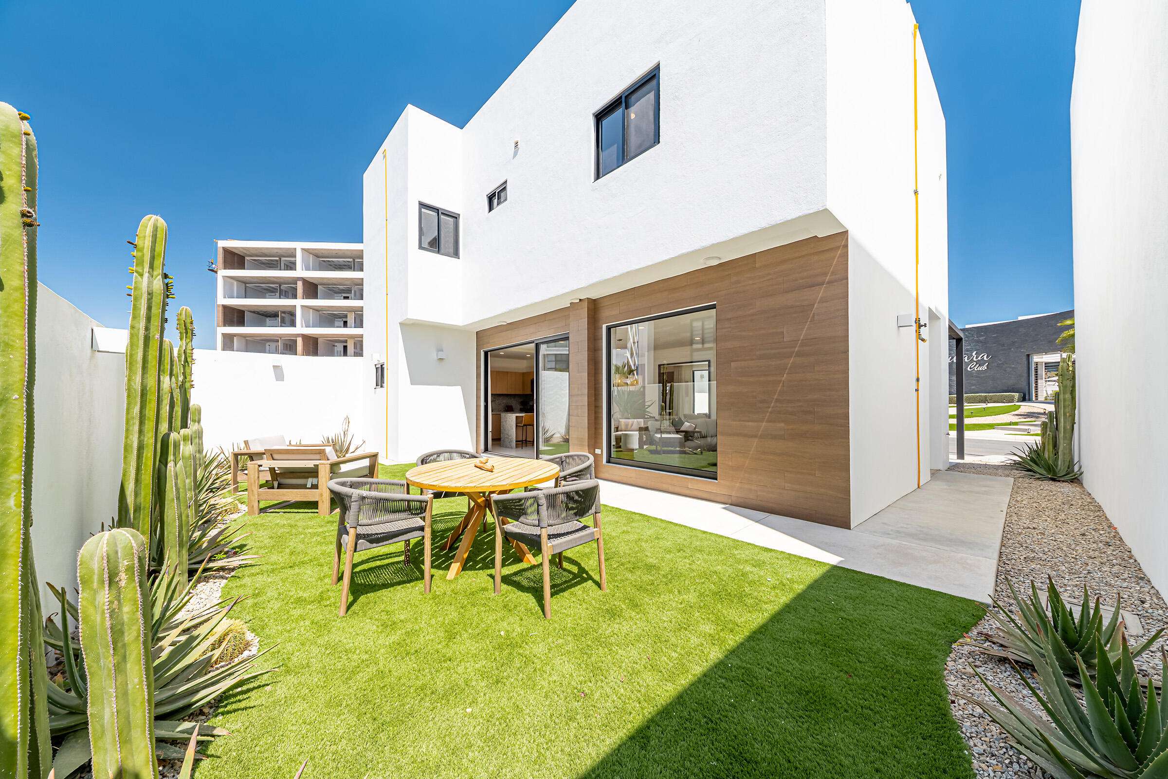 Los Cabos Magisterial English: This duplex offers a solid opportunity for investors looking for cash flow and future appreciation in San José del Cabo. The property includes both apartments sold together as one legal unit. Located in Colonia Magisterial, an area with strong rental demand, this property is ideal for long-term tenants, workforce housing, or future remodeling projects. With limited renovation work, the duplex can substantially increase in value and rental income potential. Español: Este dúplex representa una sólida oportunidad para inversionistas que buscan flujo de efectivo y plusvalía futura en San José del Cabo. La propiedad incluye ambos departamentos vendidos juntos como una sola unidad legal. Ubicada en la colonia Magisterial, una zona con alta demanda de renta, esta propiedad es ideal para arrendamiento a largo plazo, vivienda para trabajadores o futuros proyectos de remodelación. Con una inversión limitada en mejoras, el dúplex puede incrementar considerablemente su valor y potencial de ingresos for sale
