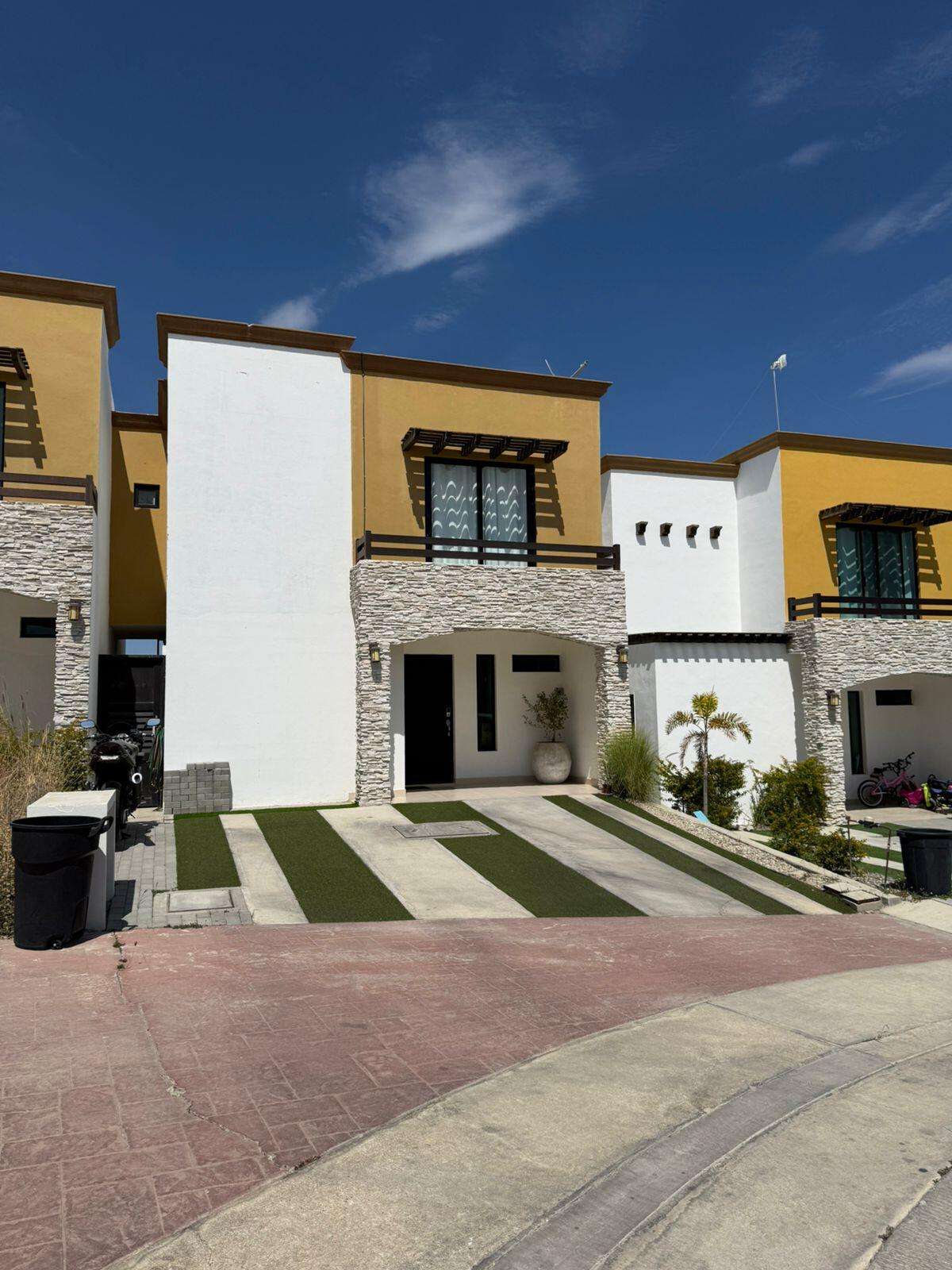 Los Cabos Luis Donaldo Colosio 3-bedroom home for sale in Joyas de Cortés, located in a high-demand area of San José del Cabo. Offered equipped (unfurnished), this property features a bright living and dining area, equipped kitchen, 2.5 bathrooms, A/C units, closets, laundry area, parking, and patio. Excellent location with easy access to schools, shopping, and main roads. Ideal for full-time living or investment. for sale