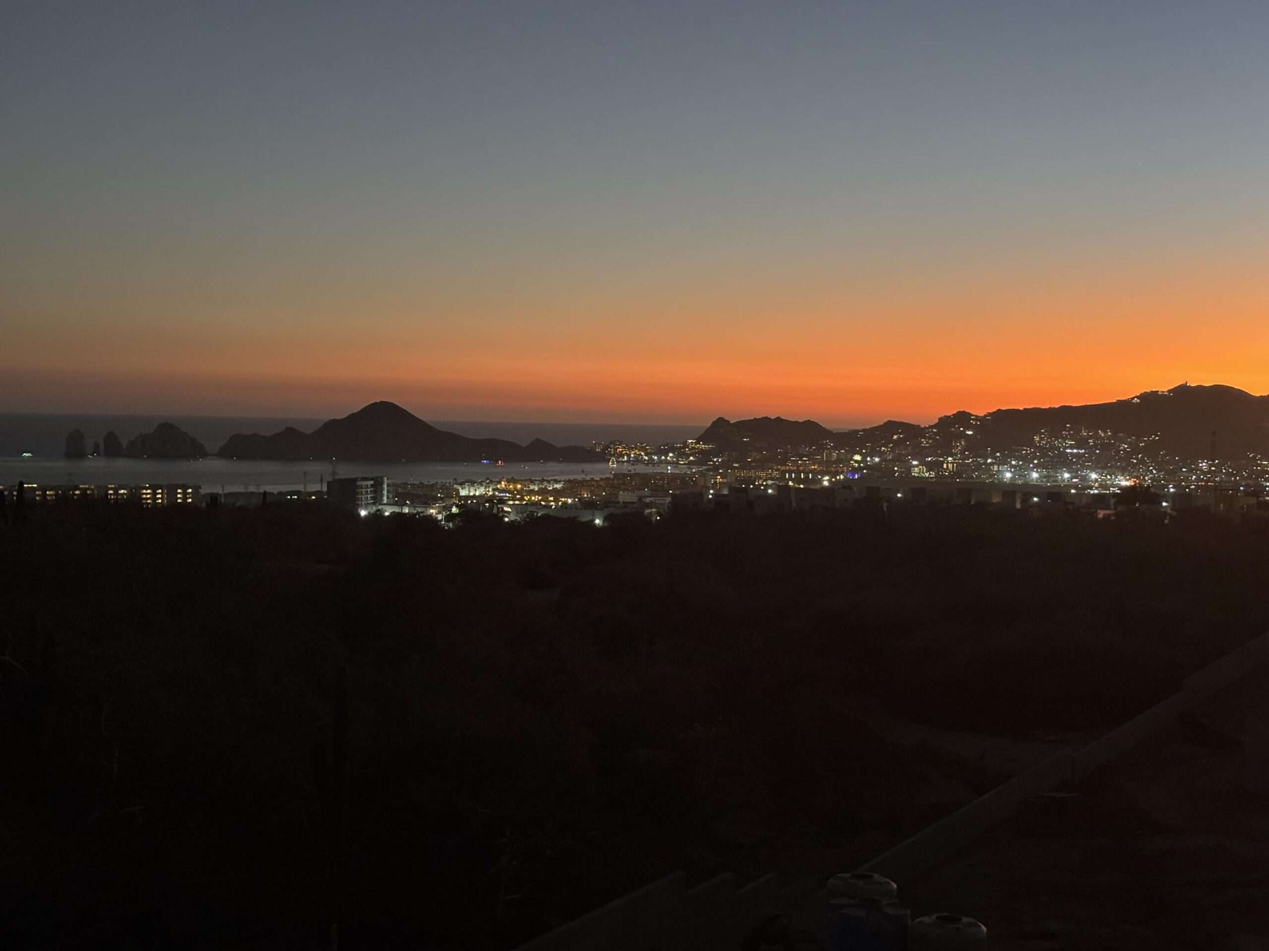 Los Cabos Monte Rocella *****PRICE REDUCTION*****Welcome to Monte Rocella, a planned master community in the heart of Tezal. This 3 bedroom 2 bathroom 4th floor level PENTHOUSE- OCEAN for sale
