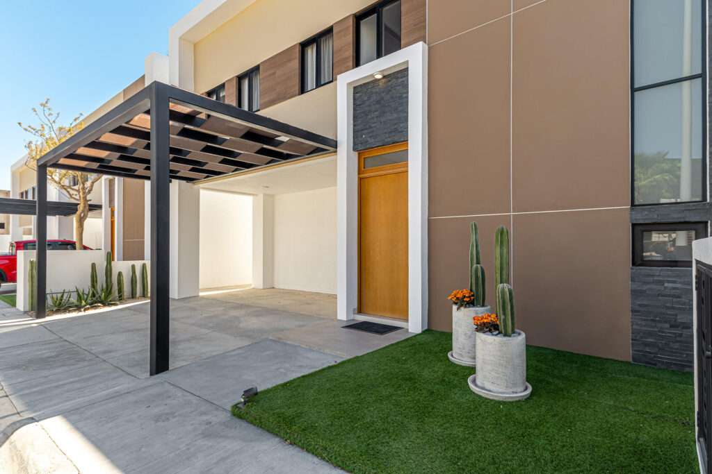 Los Cabos Ventanas Beautifully Remodeled house appointed and furnished 3 Bedroom 2 1/2 Bathroom home hosting spectacular city for sale