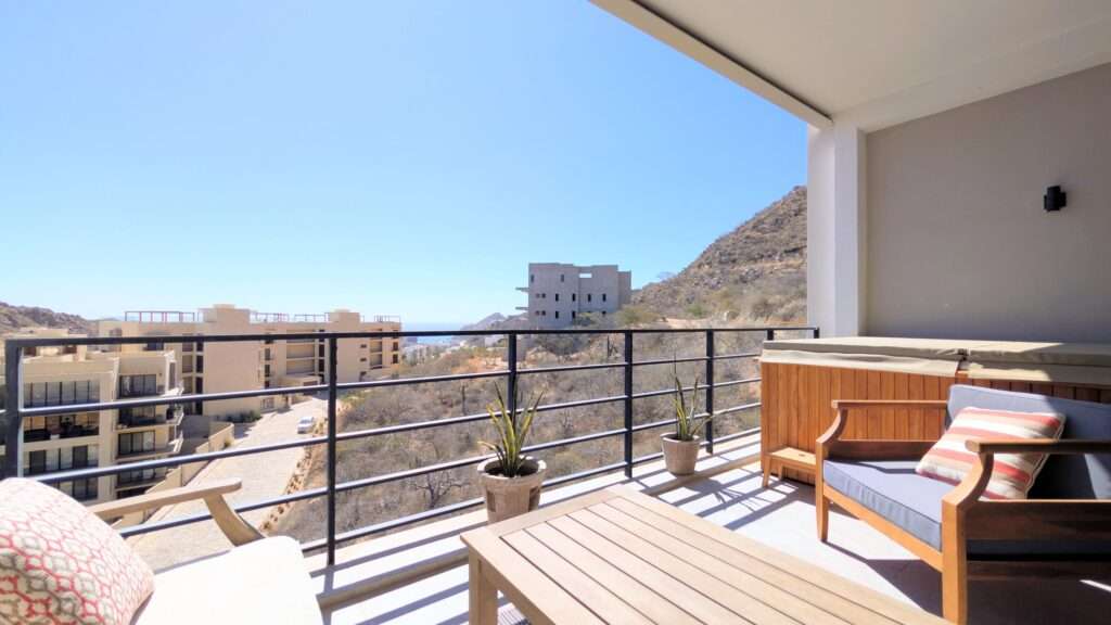 Los Cabos Vistas Del Tezal Modern 2-bedroom, 2-bathroom condo located in the gated community of Vistas del Tezal, one of the most sought-after areas in Cabo San Lucas. This turnkey unit offers comfortable living spaces, quality finishes, quartz countertops and a private terrace with incredible – Privada del Agua, Cabo San Lucas, BS