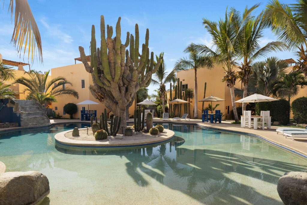 Los Cabos Cora Located on Paseo del Monte, within the exclusive Club Campestre San José, a well-known development just minutes from the Los Cabos International Airport. It is also conveniently close to key amenities such as the Chedraui Selecto shopping center, schools, a golf course, and much more. All of this in a peaceful, secure, and family-friendly environment, with everything you need a short distance. The Fairway section is truly unique, as it features an interior garden on the lower levels, allowing guests of the second bedroom to enjoy a private outdoor space with complete privacy. – Puesta del Sol 1A, Pacific, Pacific, BS
