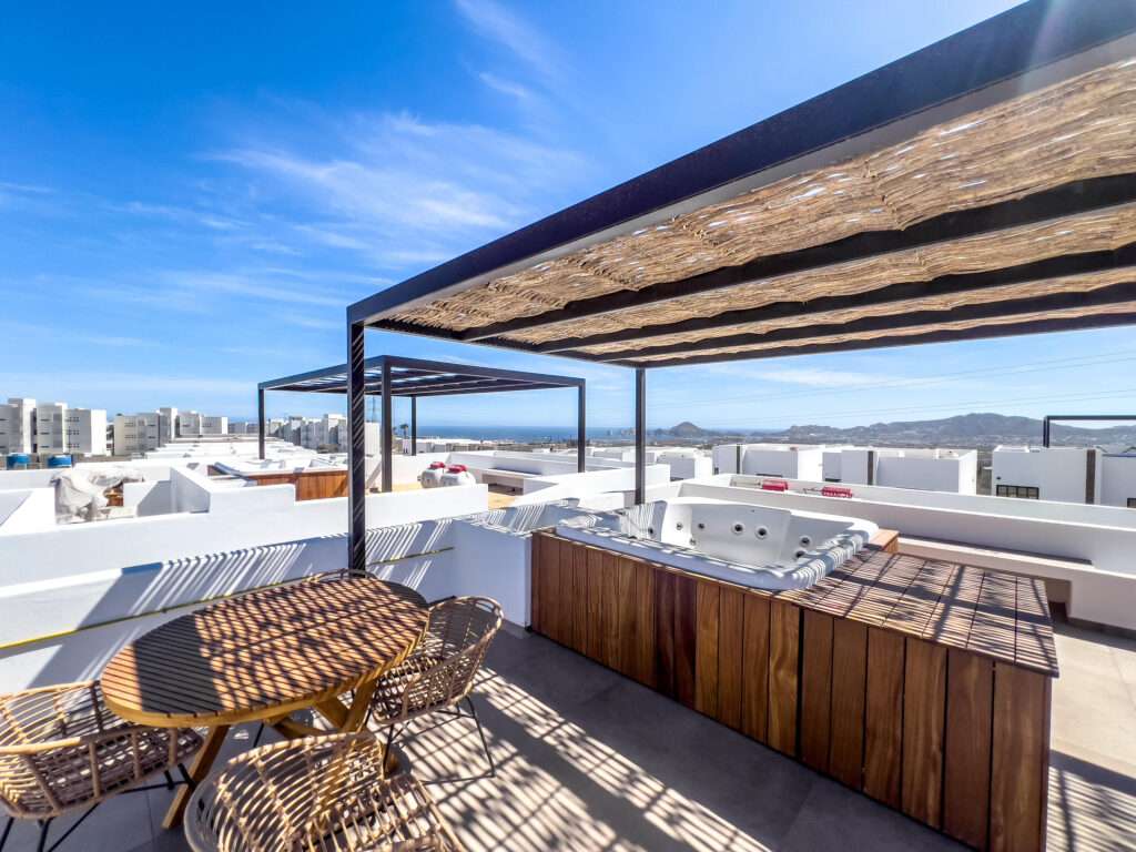 Los Cabos Sjd D/Town:General Three-bedroom on the fourth floor. Equipped with appliances and air conditioning, perfect for investment or to live, it is located in the heart of San José del Cabo, you can walk to restaurants, galleries, the beach, shops, not to mention that it is right next to Centenario Avenue which allows easy access to the transpeninsular highway, to the Roas to Puerto los Cabos and Cabo del Este. The building has underground parking, elevator and a rooftop with a beautiful – RIVIERI Positano Loft, Cabo Corridor, Cabo Corridor, BS