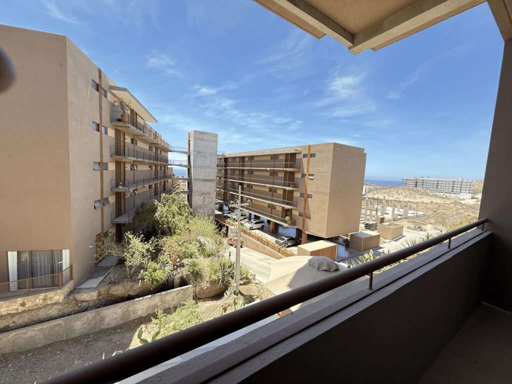 Los Cabos Solaria As a resident at Solaria, you will livein a calm environment surroundedby nature, and still be close toeverything.Be a part of the discerning few whowill take advantage of a smartinvestment and become part of theSolaria family.A unique, high-end condominiumdevelopment in Cabo San Lucas with stunningpanoramic – Tower 2A Via Ladera, San Jose Corridor, BS