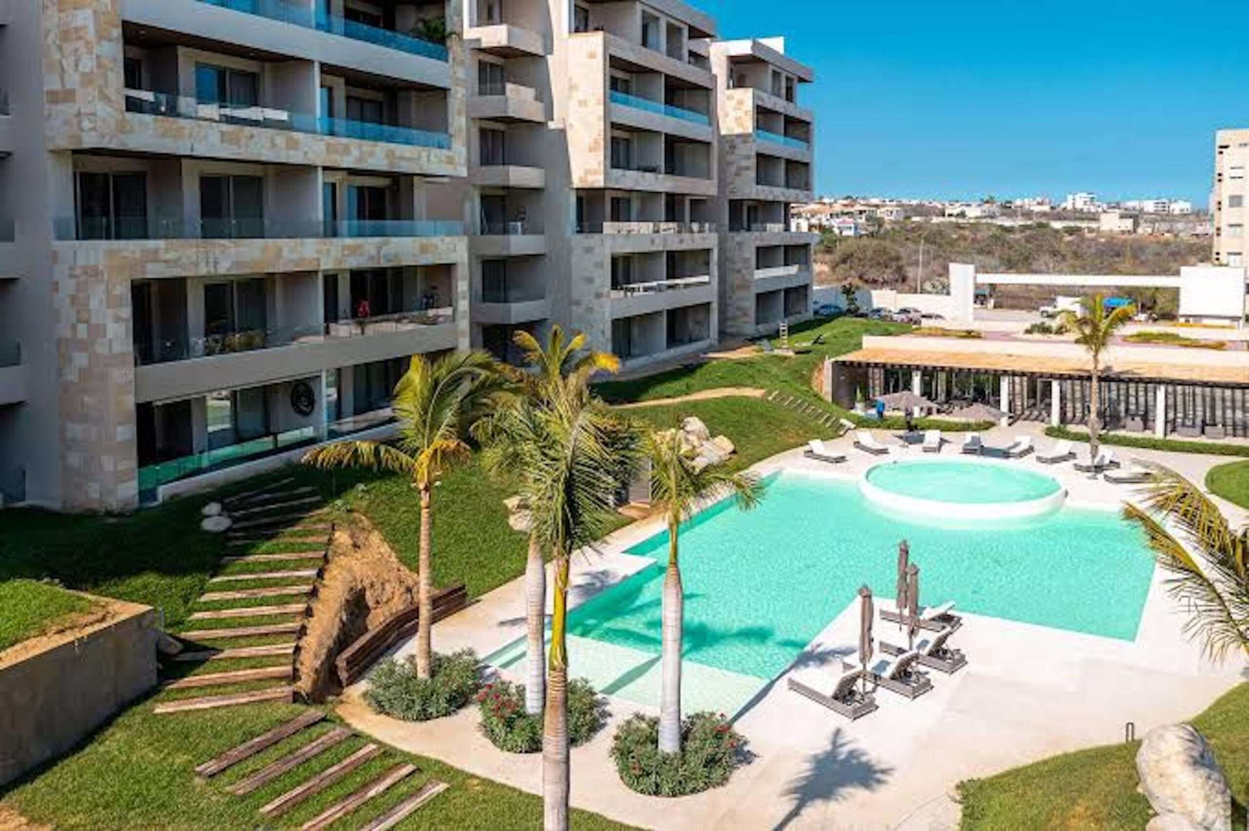 Los Cabos Solaria As a resident at Solaria, you will livein a calm environment surroundedby nature, and still be close toeverything.Be a part of the discerning few whowill take advantage of a smartinvestment and become part of theSolaria family.A unique, high-end condominiumdevelopment in Cabo San Lucas with stunningpanoramic for sale