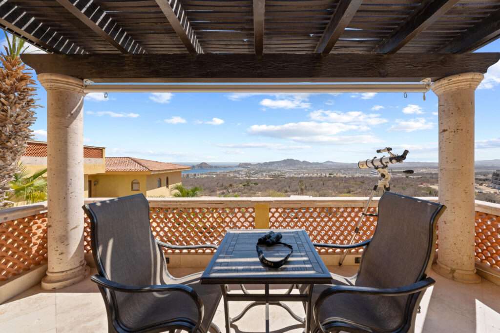 Los Cabos Rancho par-el cielito This stunning 3-bedroom two-level villa is located in El Cielito, a boutique enclave within the gated community of Rancho Paraiso Estates, offering the perfect blend of privacy, elegance, and Cabo's relaxed lifestyle. With ocean and city – El Cielito Condo, Cabo Corridor, Baja California Sur BS